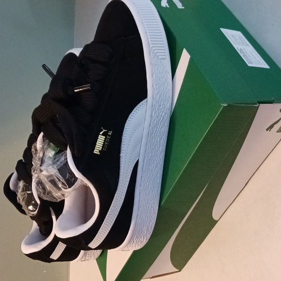 Puma Kids Black Sneakers with White Soles - Picture 4 of 6